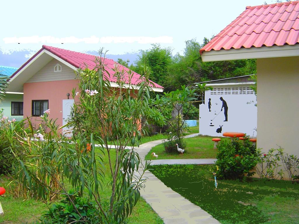 Mini-Golf **** & Resort Ubon Ratchathani Esterno foto